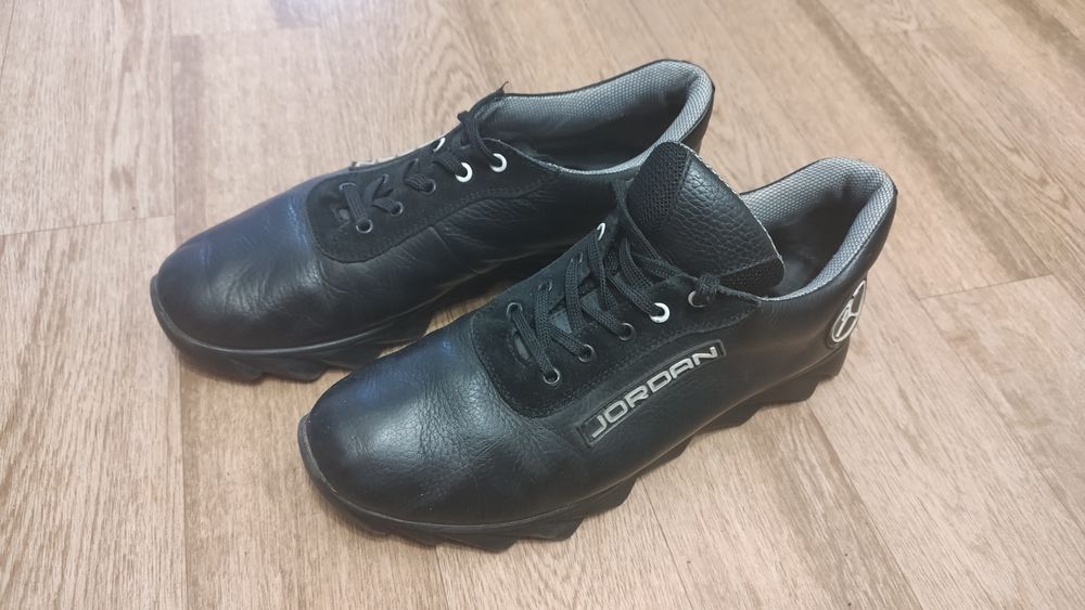 Шкіряні туфлі Jordan 41 розмір