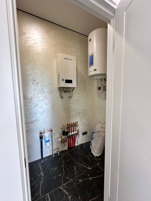 Будинок біля озера з новим ремонтом на 6 сотках. Два види опалення !