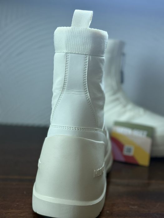 Нове жіноче взуття Moon Boot Luna Zip Boot бежеві