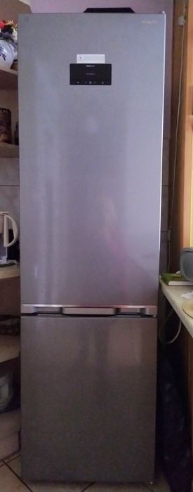 Sprzedam lodówkę Sharp