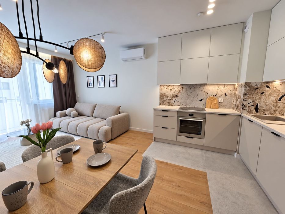 Nowoczesny apartament z balkonem, klimatyzacją i garażem