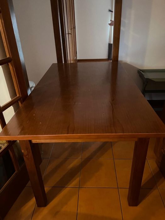 Dining table and 4 chairs64282365533185120