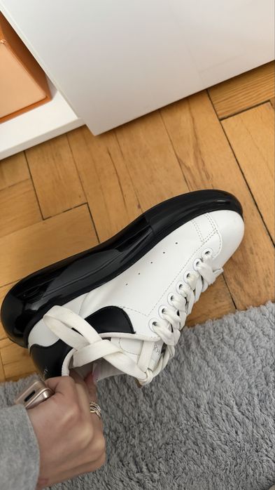 Alexander Mcqueen 23,5