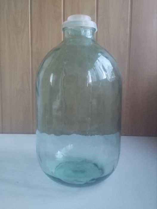 Бутиль для вина 20 л. Банка 10 л.