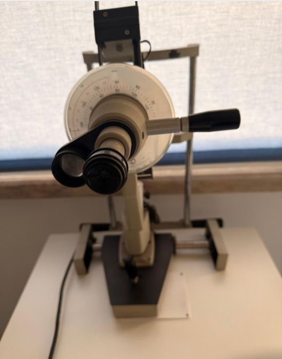Equipamento de consultório de Oftalmologia