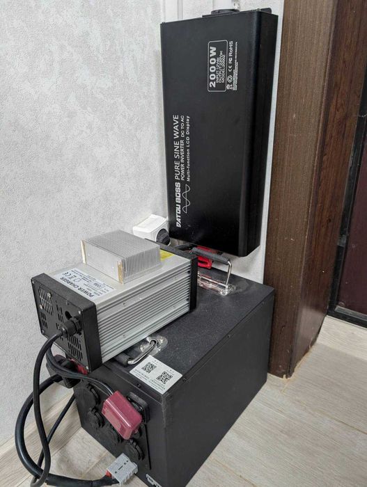 Інвертор Databoss на 2 чесних кВт + батарея Lifepoe4 на 150Ah на 12v