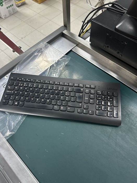 Teclado Lenovo com fio, layout portugues (PT)
