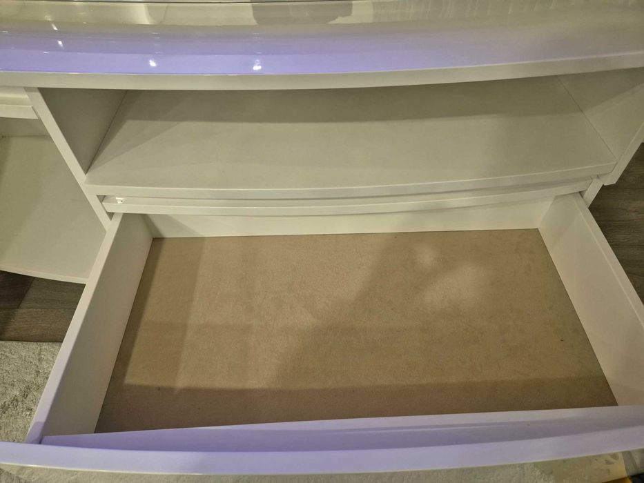 Móvel de TV com arrumação