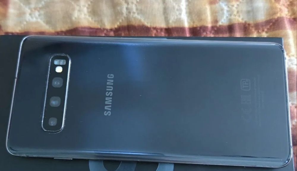 Samsung S10  8/128GB.  В идеале