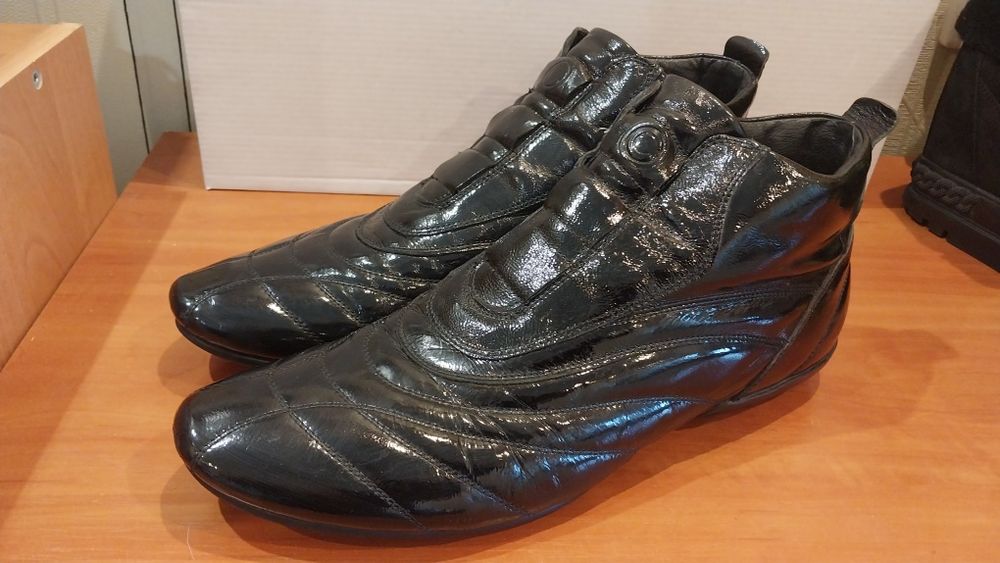 Продам мужские кожаные демисезонные  с утеплением полуботинки  CARNABY