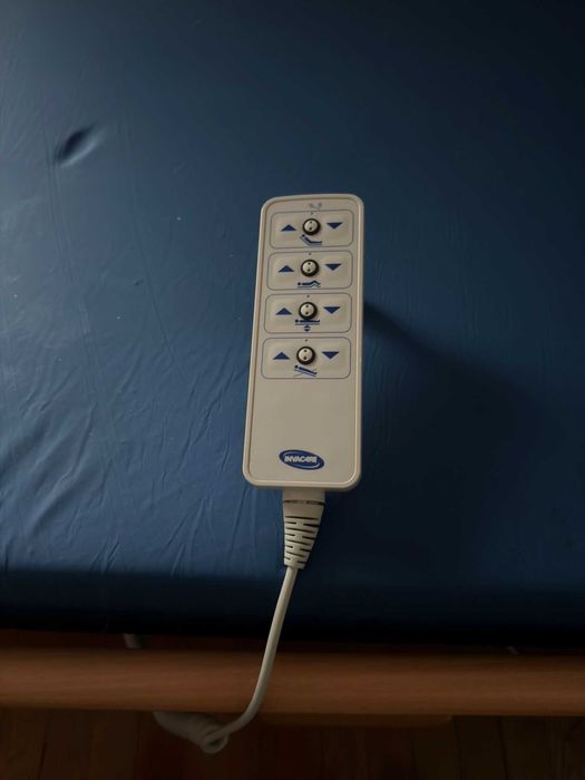 Cama articulada em bom estado