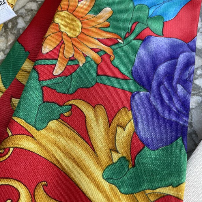 галстуки Gianni versace всі по 349