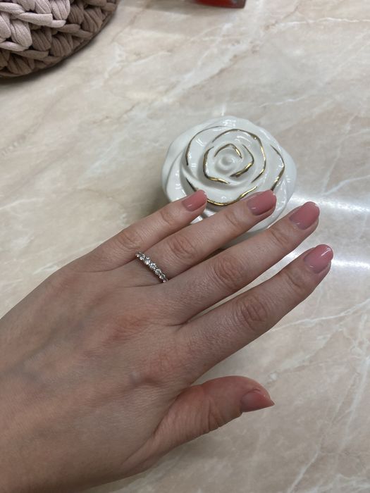 Кольцо с камнями Swarovski/ обручка перстень з білого золота
