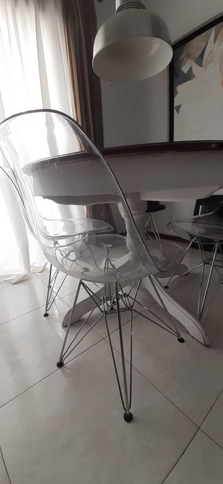 Mesa e Cadeiras de Sala