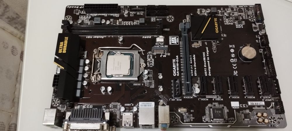 Материнская плата GIGABYTE