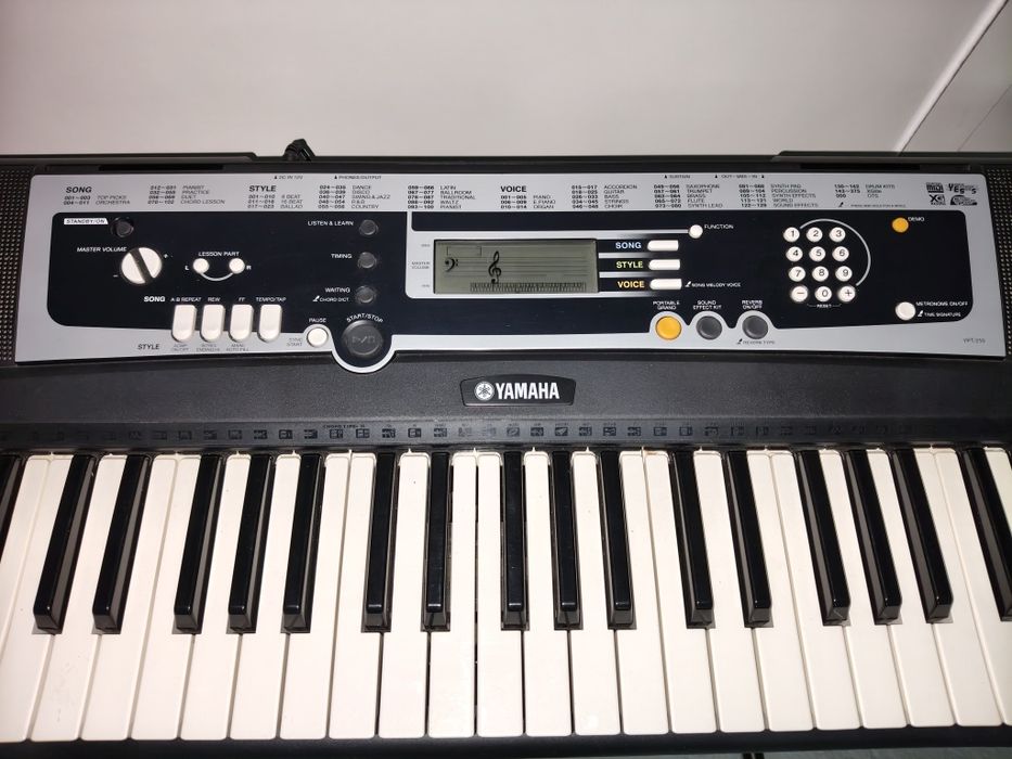 Órgão eletrônico Yamaha