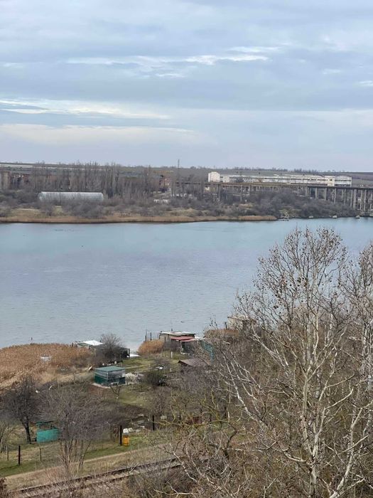 Продаю 5 комнатную квартиру в центре пгт Таирово.