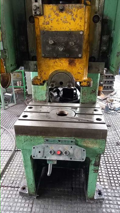 Продам пресс кривошипный КД2128 ус. 63тн.