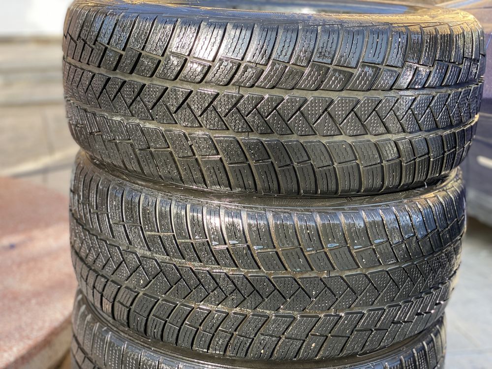 Резина 235/45 R18 хороший стан: 1 250 грн. - Автошини Чернівці на Olx