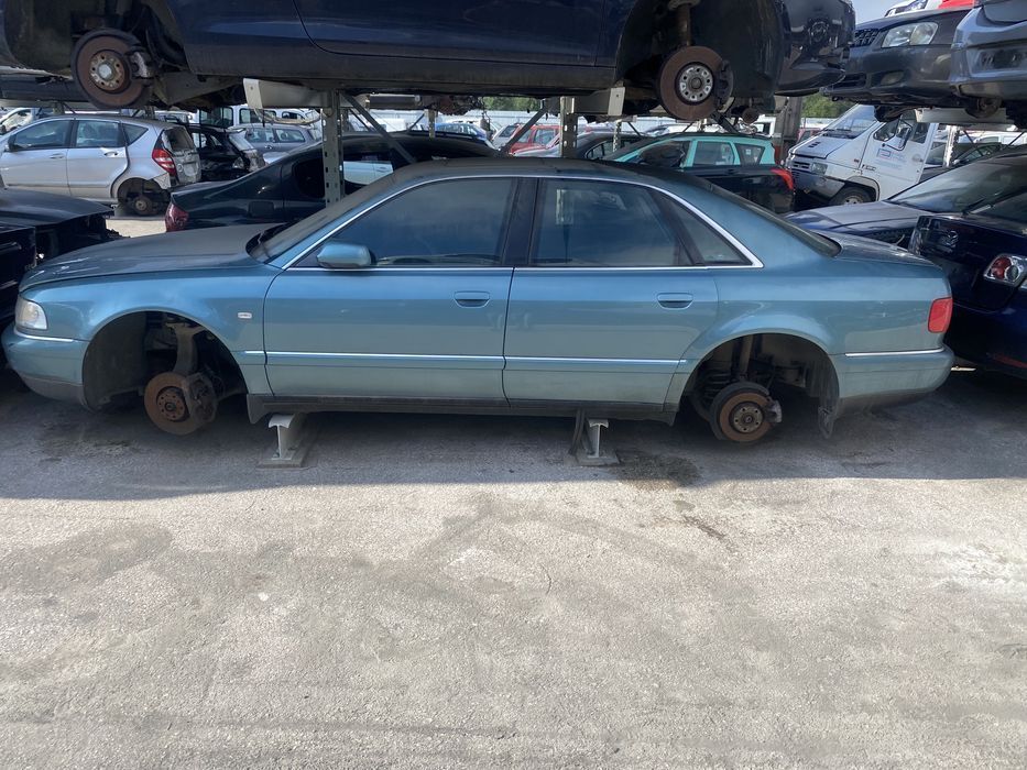 Audi A8  (peças)