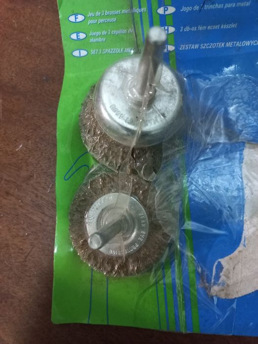 Conjunto de 2 escovas de aço novas para metal