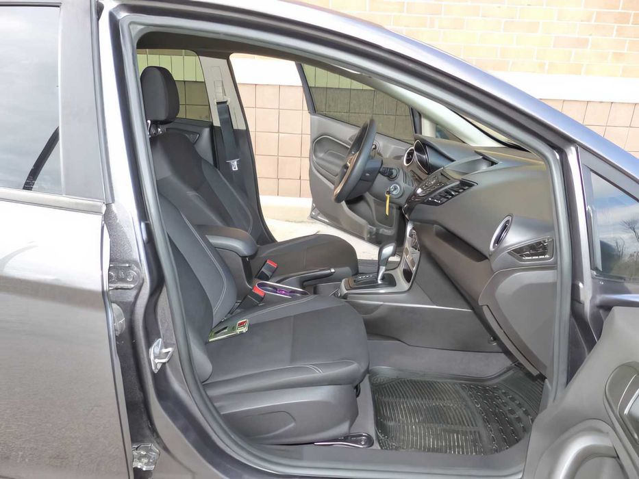 Ford Fiesta SE      2017