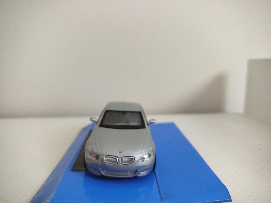 Miniatura BMW M5 E60 Nova 1/43