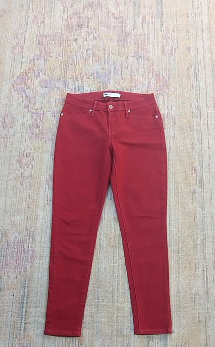 Джинси жіночі стрейчові Levis, W28;L32.