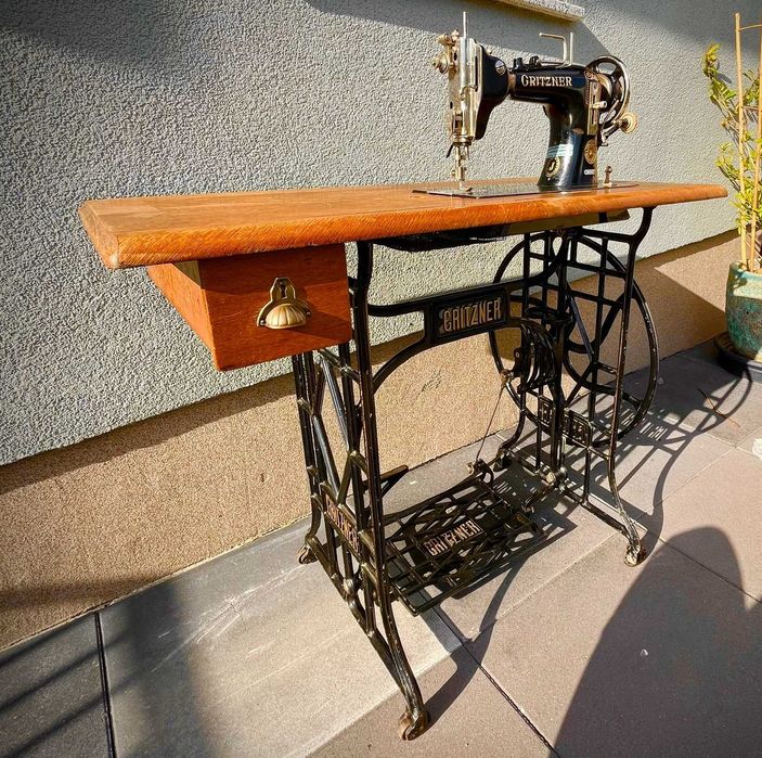 Zabytkowa maszyna - można przerobić na stolik