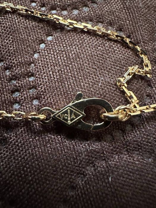 Złoty naszyjnik Van Cleef & Arpels Alhambra z czarnym środkiem