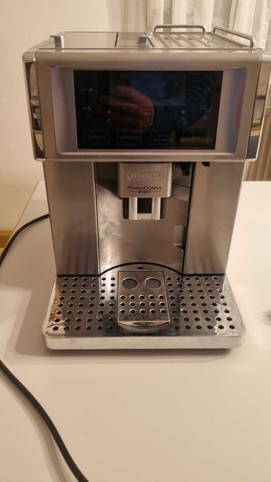 Кавоварка Делонжи в робочому стані