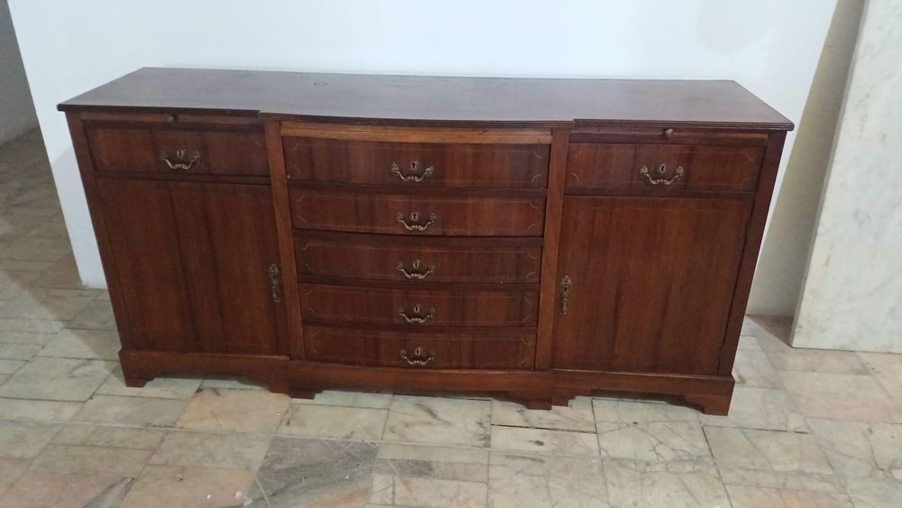 Aparador em Madeira Maciça