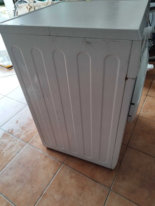 Maquina de lavar roupa Eletronia, com avaria