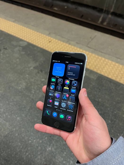 ТОРГ! Iphone se 2020 128gb
