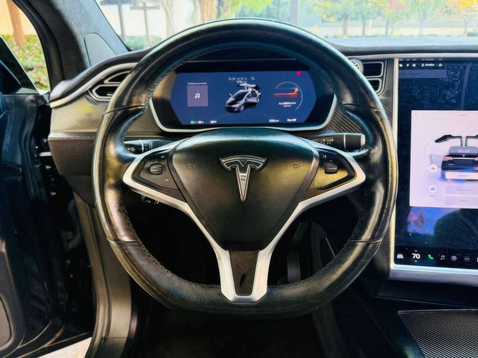 Tesla Model X 75D      2017