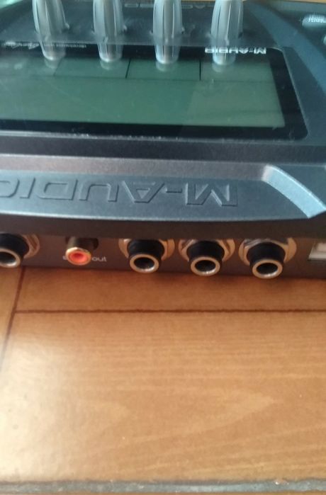 Interface de Áudio e Black Box guitar Performance