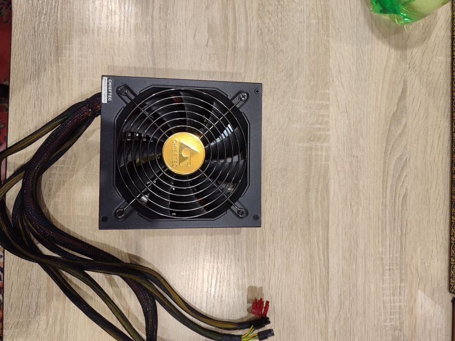 Продам блок питания CHIEFTEC