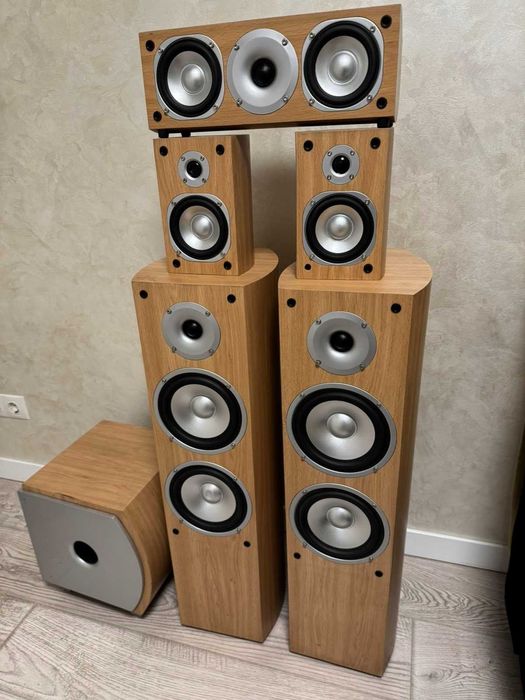 Yamaha HTR-5730 с акустикой и сабвуфером.