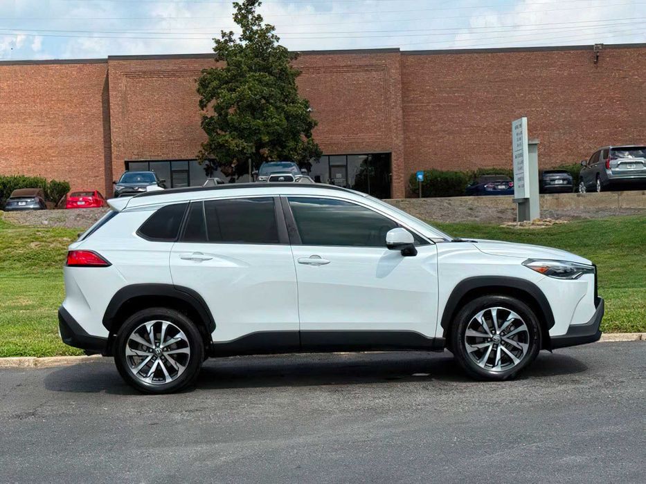 Toyota Corolla Cross XLE      2022