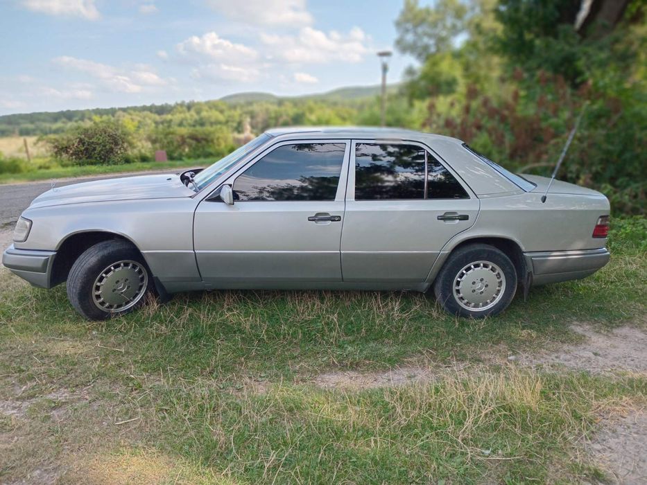 Продається Wercedes-Bens w124. Мотор 2.5.Корoбка механіка