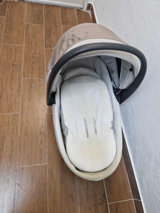 Alcofa Chicco + redutor Doomoo para recém-nascido