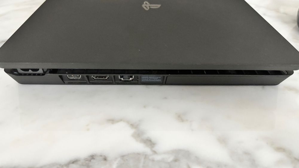 PlayStation 4 Slim 1TB – Modelo CUH-2116B – 2 Comandos