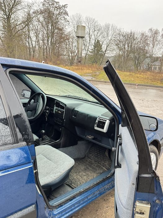 В продажі пасат б 3