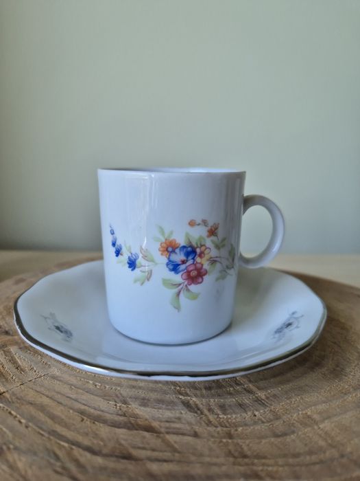4 kubeczki do kawy z talerzykami porcelana Karolina