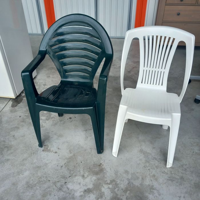 Cadeiras de plástico