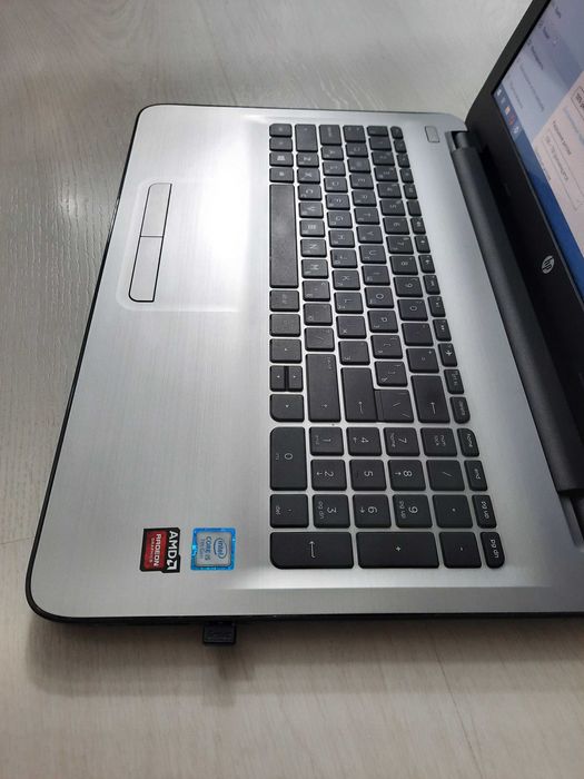 HP 15-ay109ur,Intel I5-7200U,8G DDR4,SSD 250G,HDD500G,R5 330M 2G,ідеал