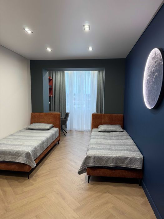 Величезна квартира з дизайнерським ремонтом в самому Центрі.  Газ