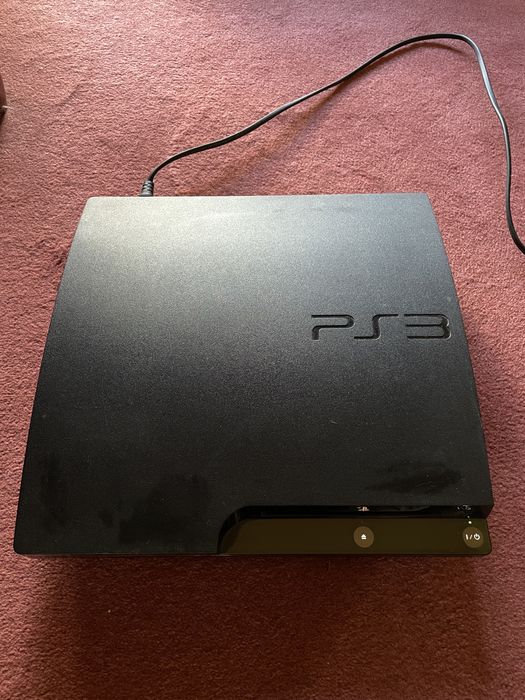 Vendo PS3 Slim + comandos + jogos
