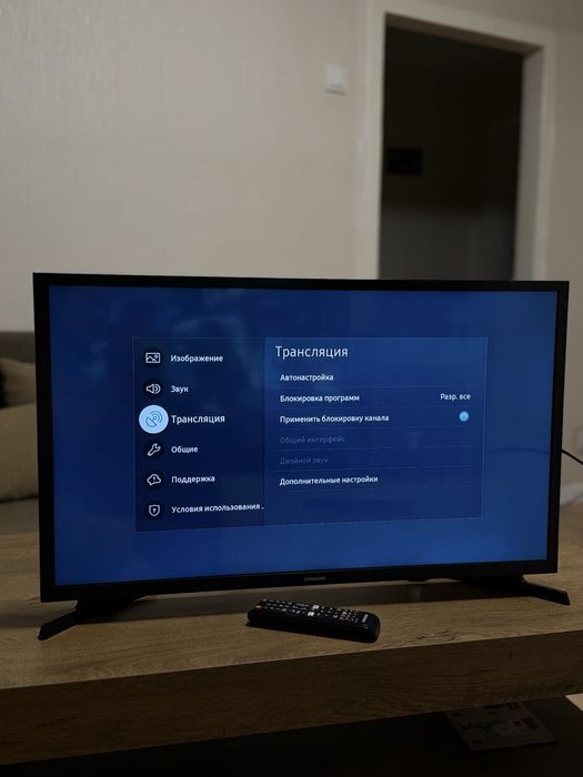 Продам телевизор Samsung  32” Smart TV