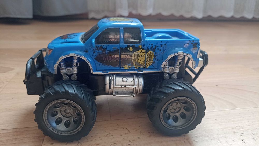Машинка радіокерована